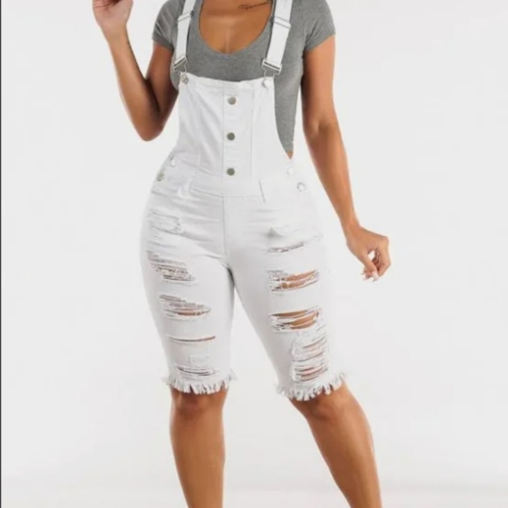 AMERICAN BAZI OVERALL DISTRESSED WHITE SHORTS SIZE L